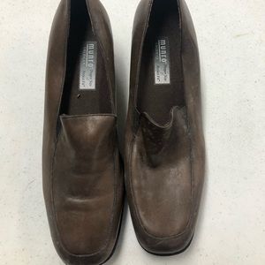 Munro Size 7.5N Women’s Low Heel Closed Toe Shoes
